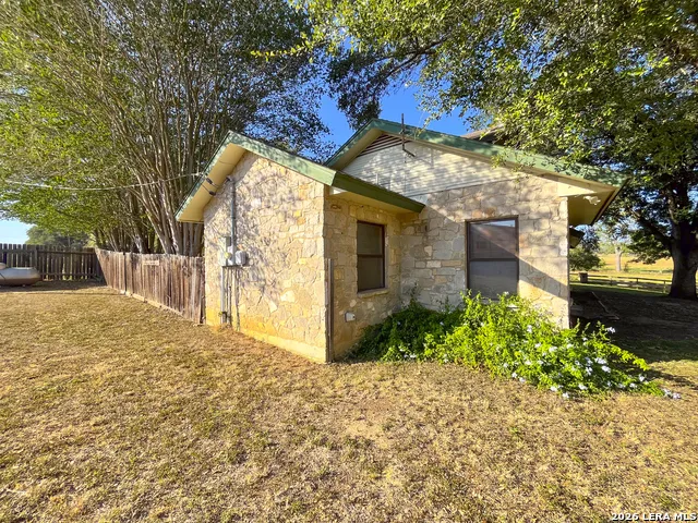 610 Hospital Floresville, TX 78114