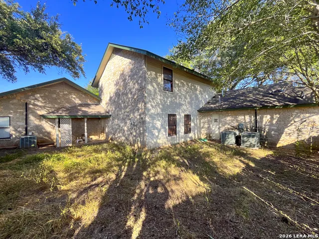 610 Hospital Floresville, TX 78114