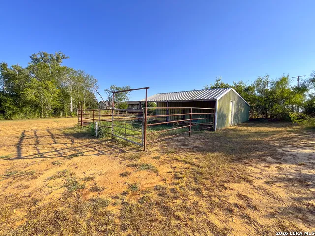 610 Hospital Floresville, TX 78114