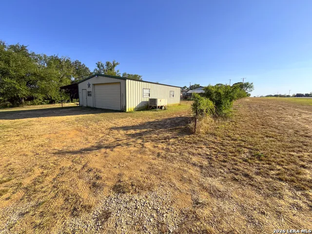 610 Hospital Floresville, TX 78114