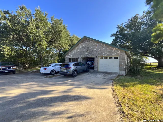 610 Hospital Floresville, TX 78114