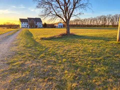 5077 E Line (10acres) Road