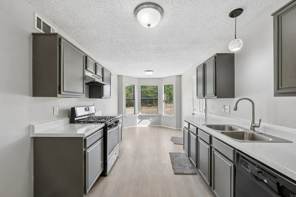 12627 Ridgeside Drive Balch Springs, TX 75180