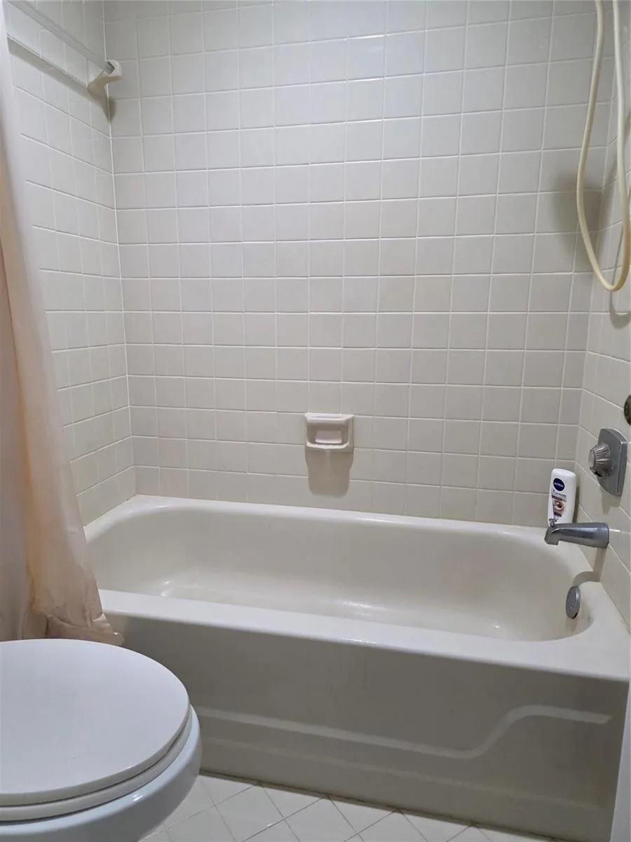 605 NW 47TH STREET Pompano Beach, FL 33064