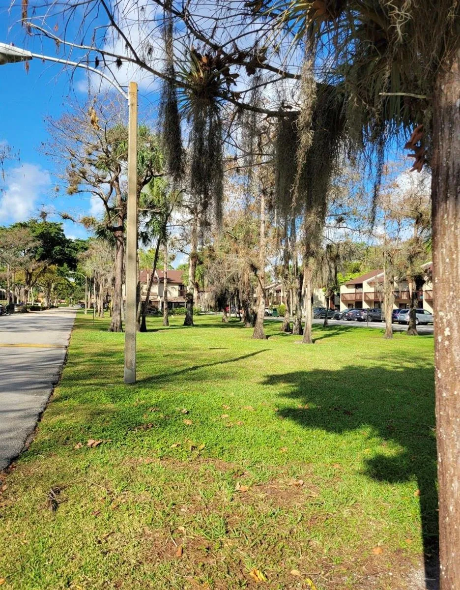 605 NW 47TH STREET Pompano Beach, FL 33064