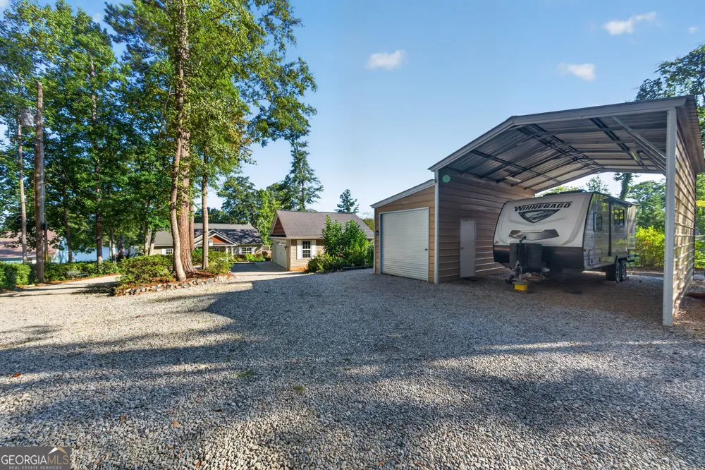 1094 Crooked Creek RD Eatonton, GA 31024