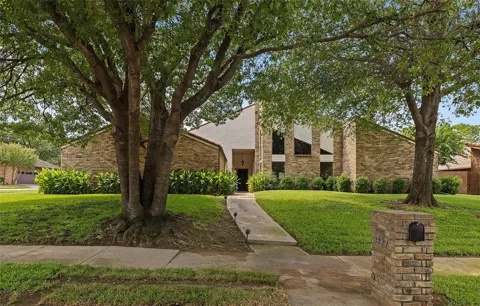 3827 Ashbury Lane