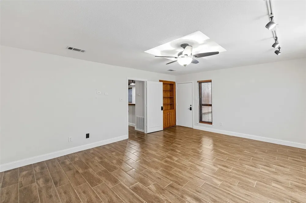 3827 Ashbury Lane Bedford, TX 76021