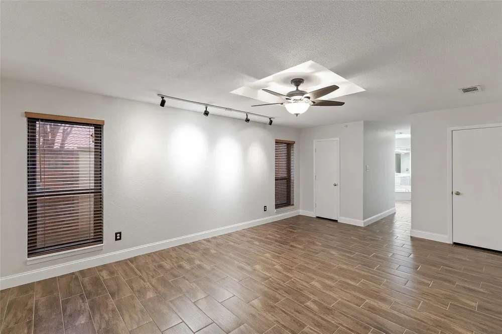 3827 Ashbury Lane Bedford, TX 76021