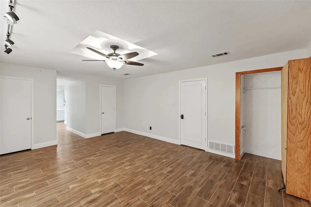 3827 Ashbury Lane Bedford, TX 76021