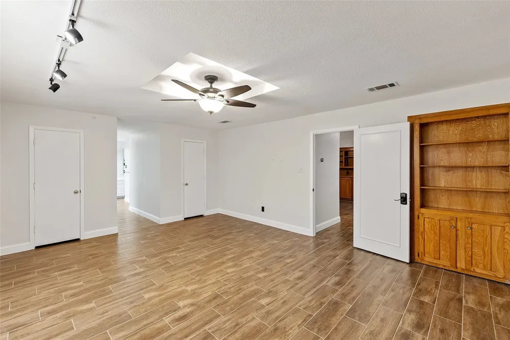 3827 Ashbury Lane Bedford, TX 76021