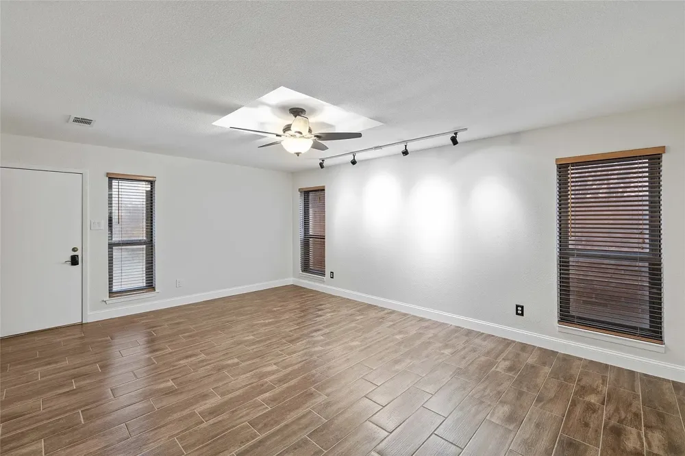 3827 Ashbury Lane Bedford, TX 76021