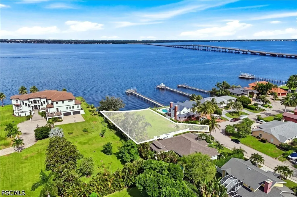 Casa Del Rio Lane Fort Myers, FL 33919
