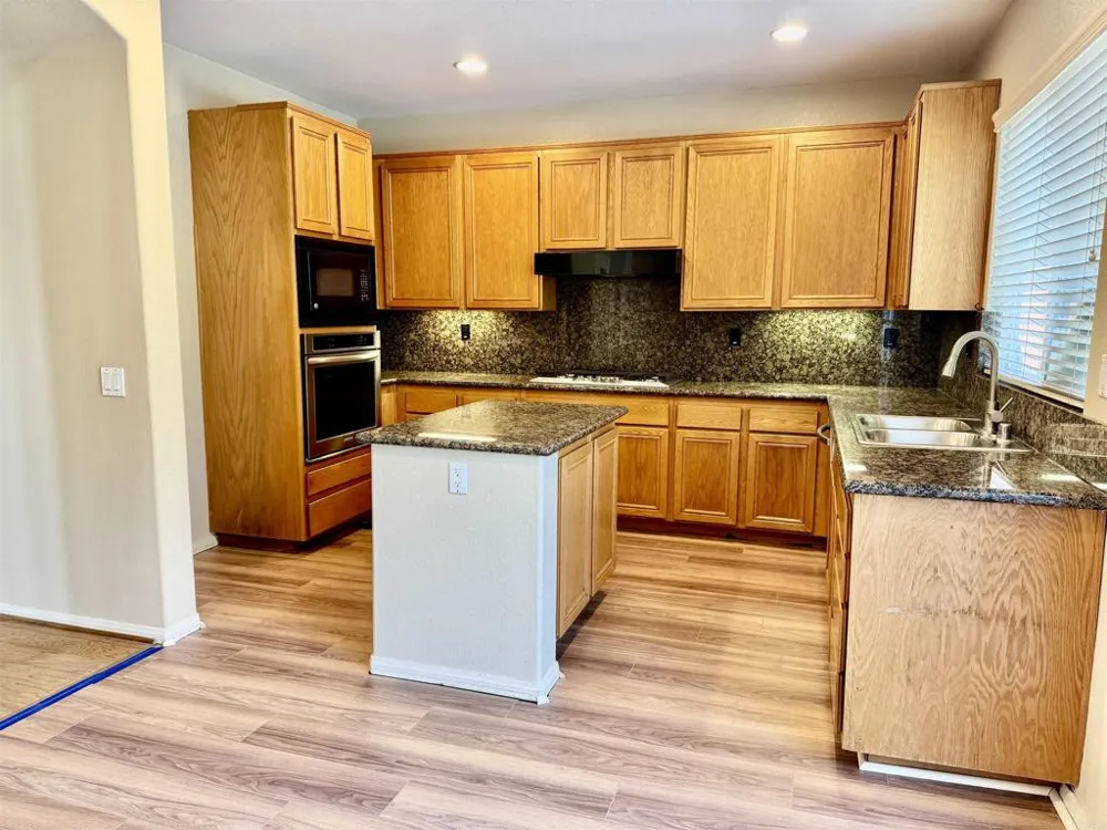 3906 Rill Court Carlsbad, CA 92010