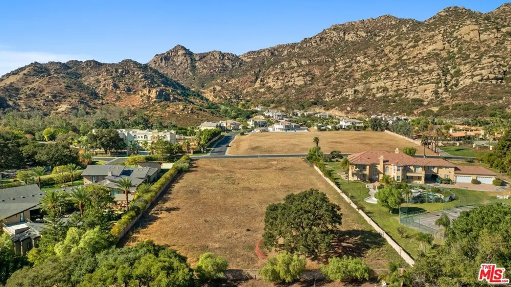 22682 La Quilla Drive Chatsworth, CA 91311