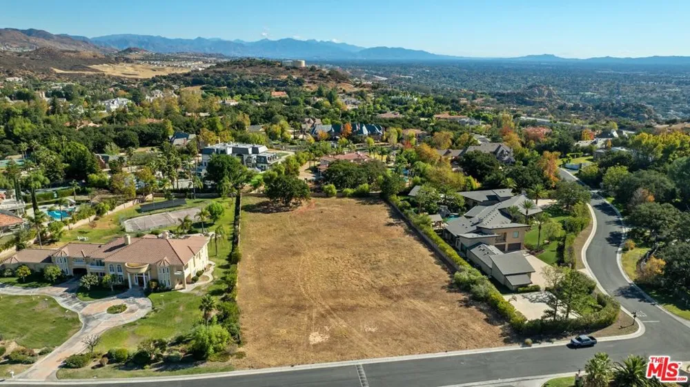22682 La Quilla Drive Chatsworth, CA 91311