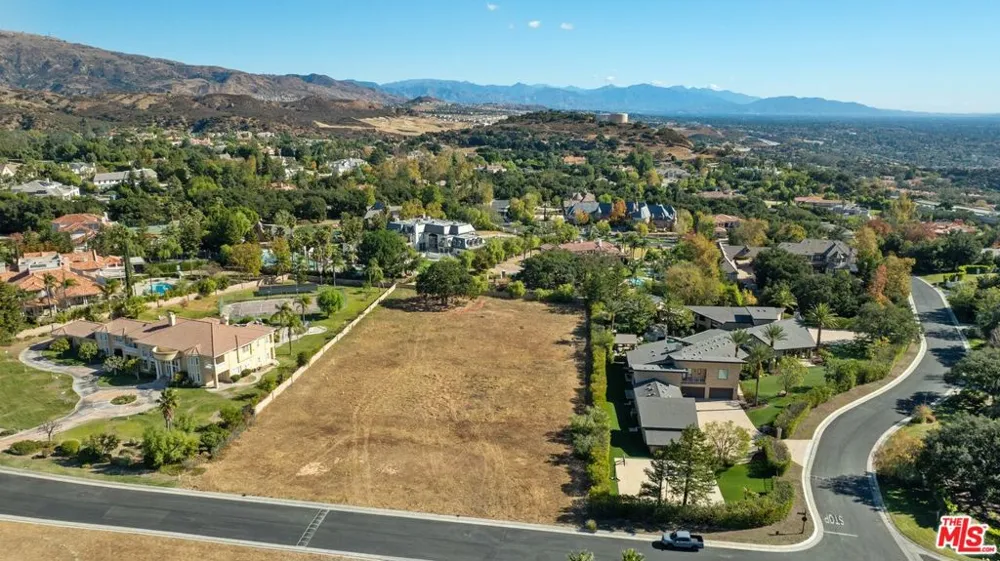 22682 La Quilla Drive Chatsworth, CA 91311