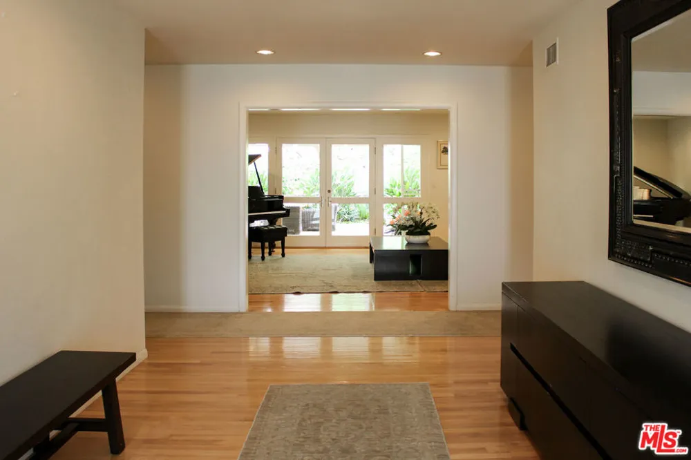 1079 MARILYN DRIVE Beverly Hills, CA 90210