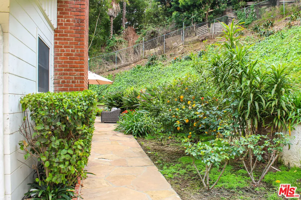 1079 MARILYN DRIVE Beverly Hills, CA 90210