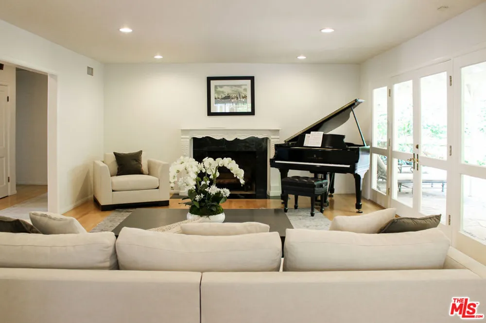 1079 MARILYN DRIVE Beverly Hills, CA 90210