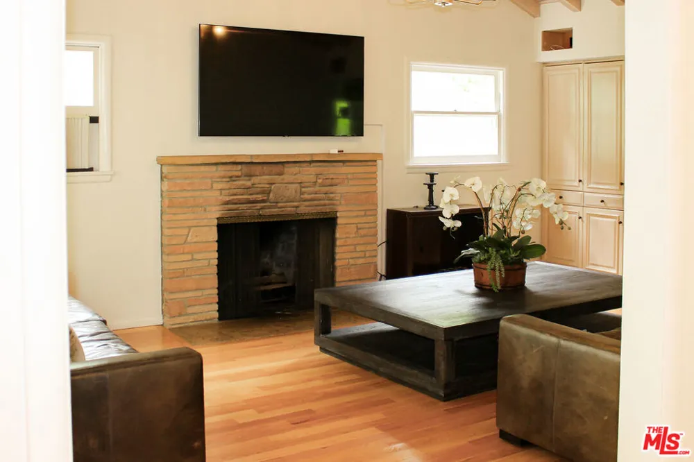 1079 MARILYN DRIVE Beverly Hills, CA 90210