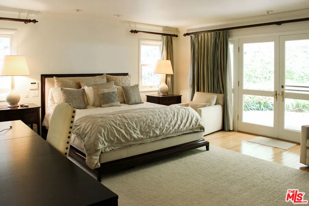 1079 MARILYN DRIVE Beverly Hills, CA 90210