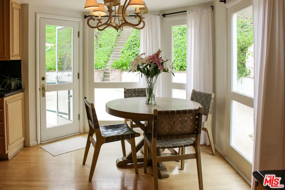 1079 MARILYN DRIVE Beverly Hills, CA 90210