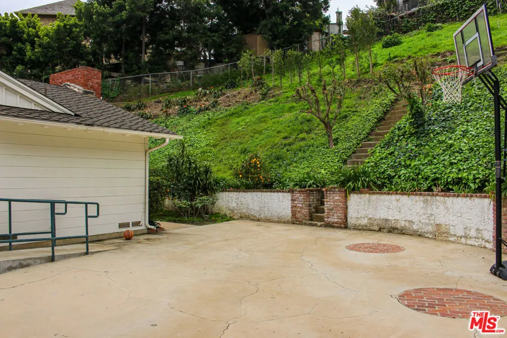 1079 MARILYN DRIVE Beverly Hills, CA 90210