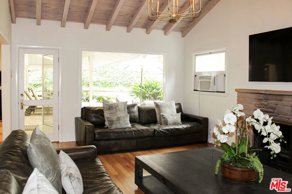 1079 MARILYN DRIVE Beverly Hills, CA 90210