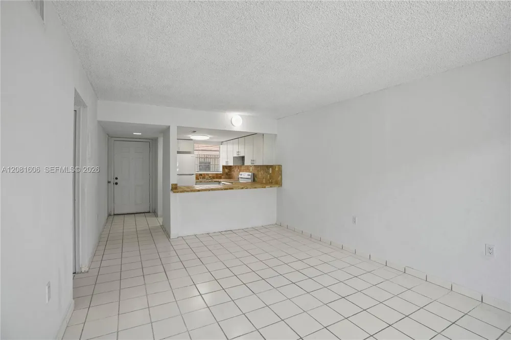 461 SW 7th St #4 Miami, FL 33130