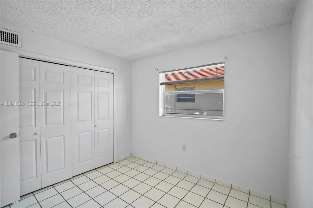 461 SW 7th St #4 Miami, FL 33130