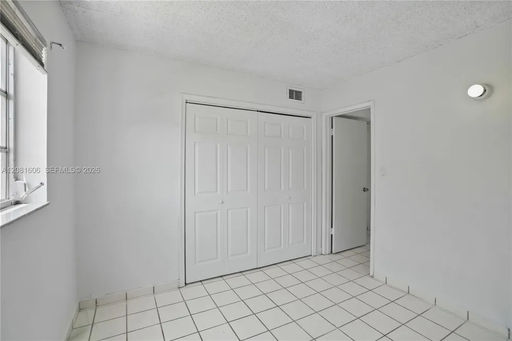 461 SW 7th St #4 Miami, FL 33130