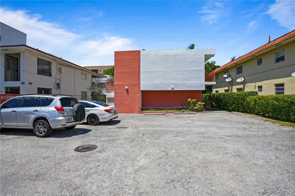 461 SW 7th St #4 Miami, FL 33130