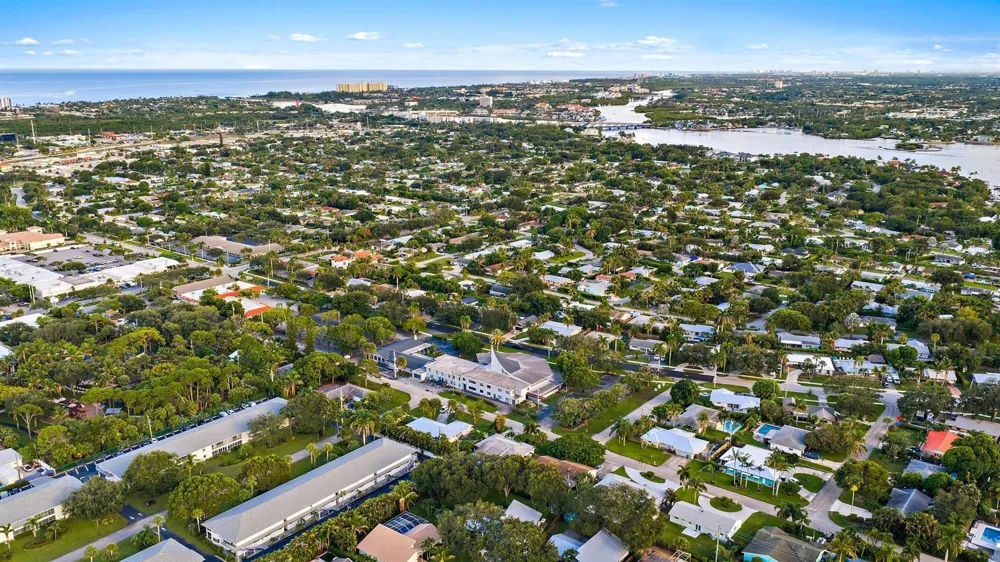 570 DOVER ROAD Tequesta, FL 33469
