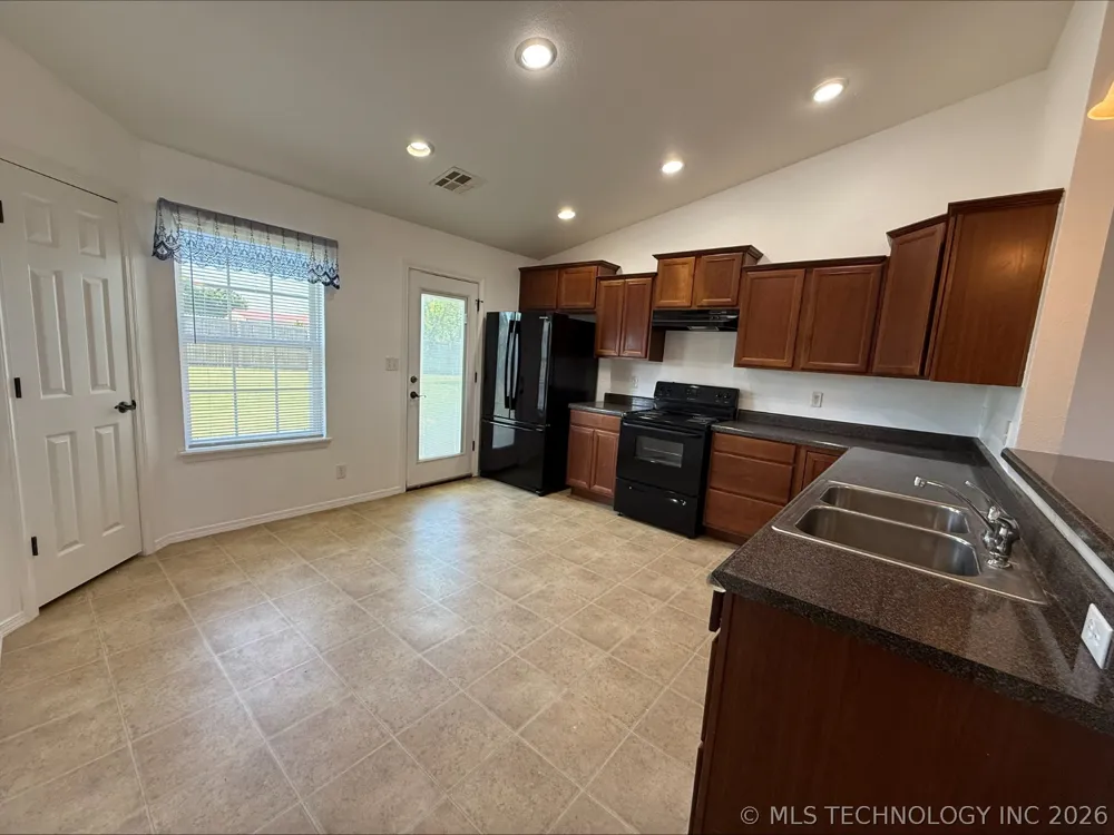 25720 E 90th Place S Broken Arrow, OK 74014