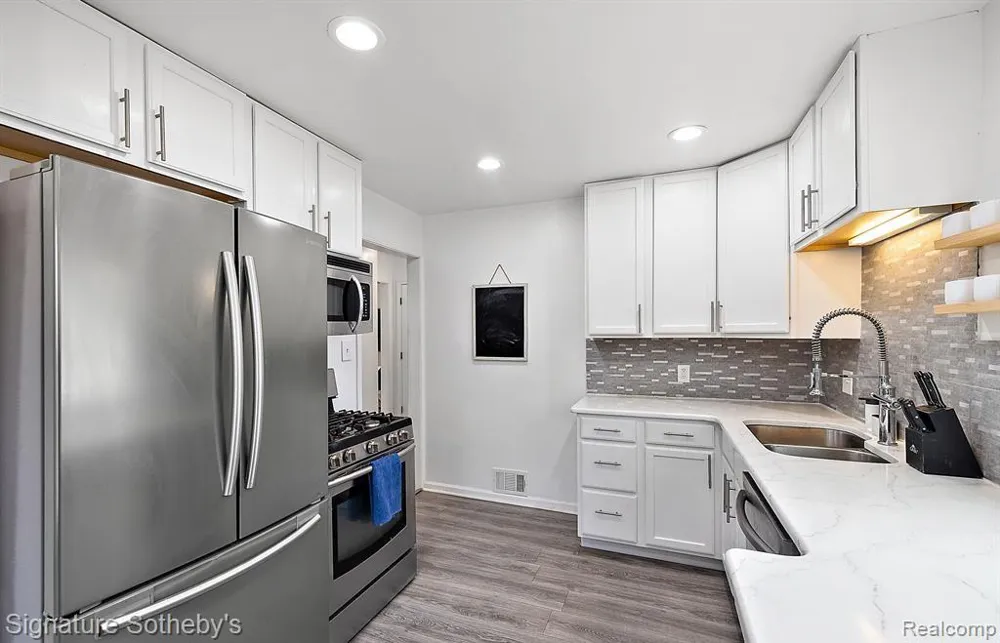 3128 Harvard Road Royal Oak City, MI 48073