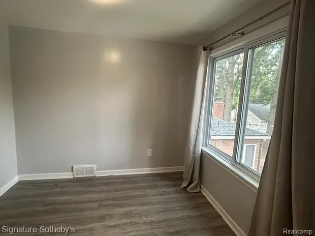 3128 Harvard Road Royal Oak City, MI 48073