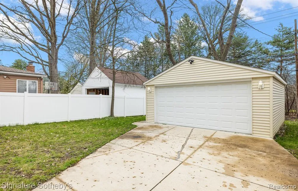 3128 Harvard Road Royal Oak City, MI 48073