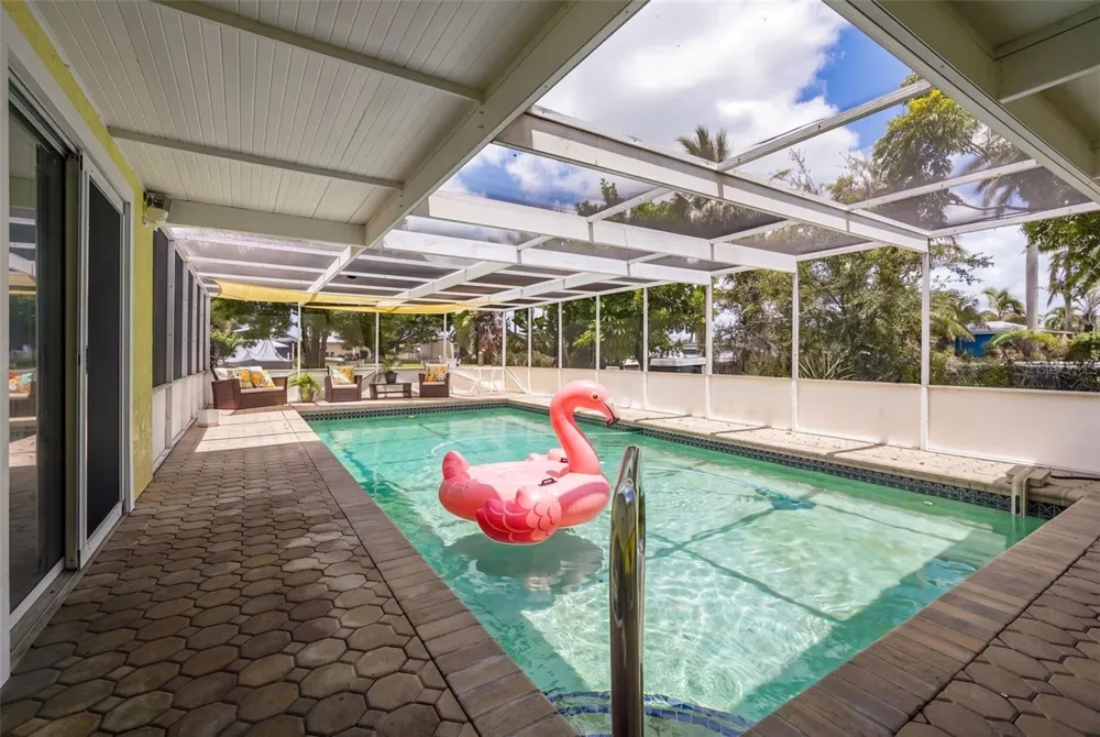 133 HOLLY AVENUE Sarasota, FL 34243