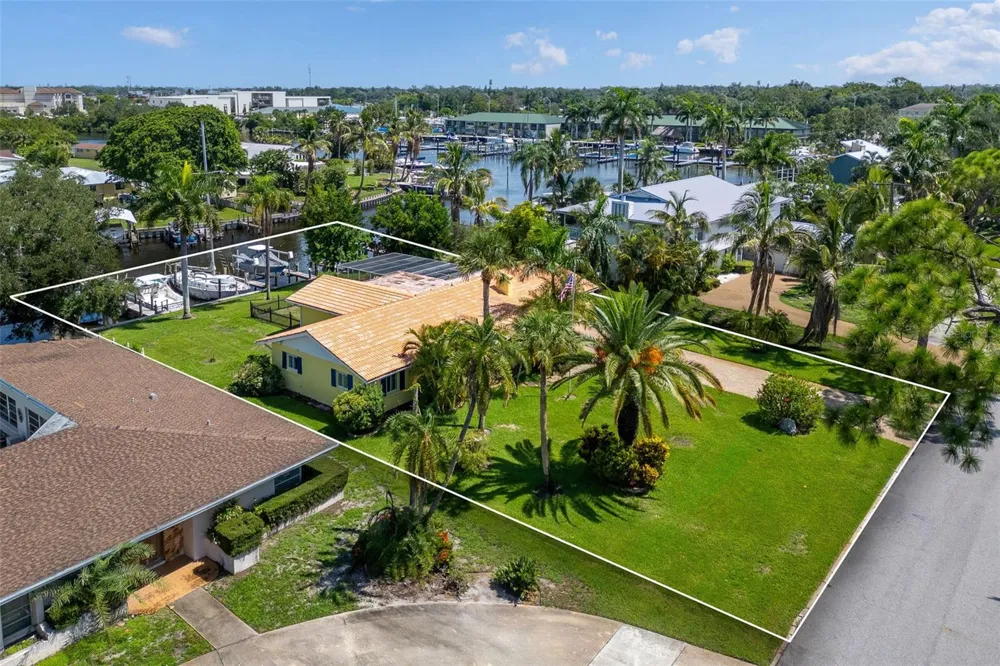 133 HOLLY AVENUE Sarasota, FL 34243