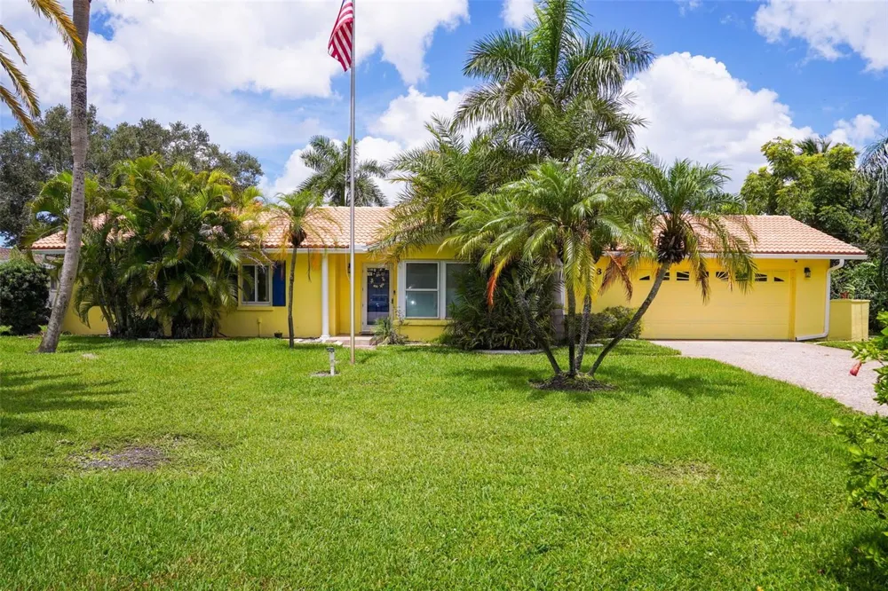 133 HOLLY AVENUE Sarasota, FL 34243