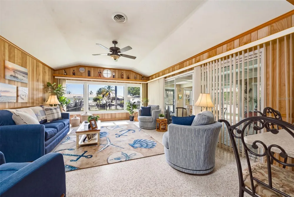 133 HOLLY AVENUE Sarasota, FL 34243