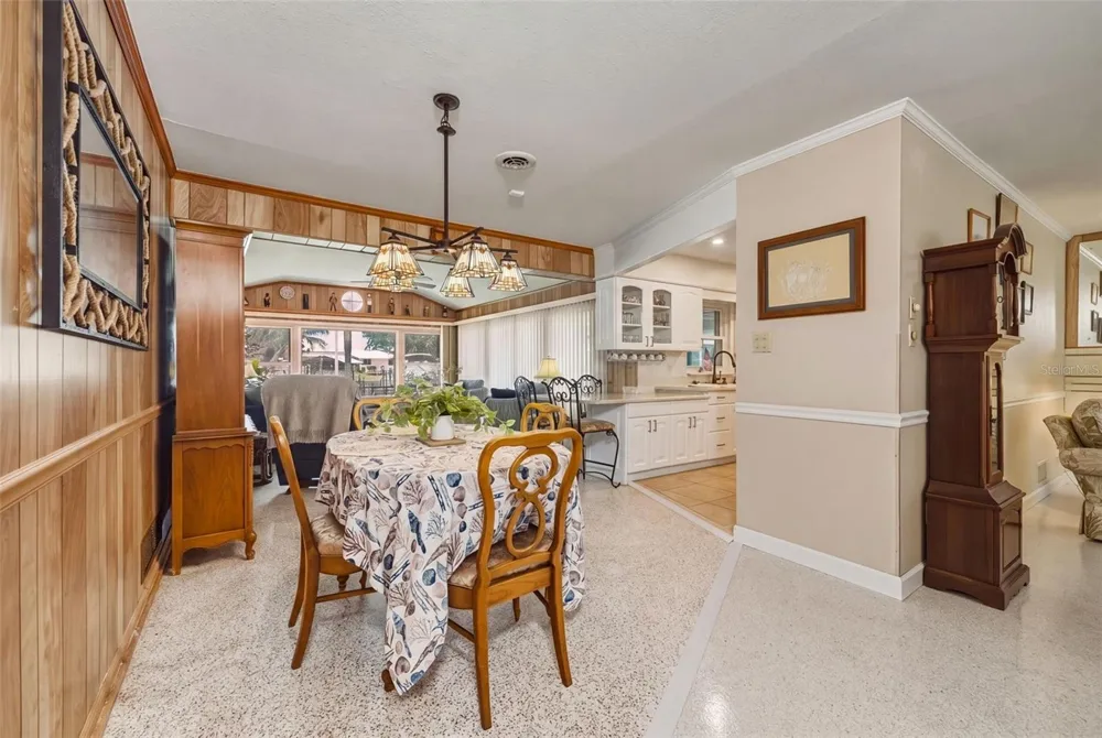 133 HOLLY AVENUE Sarasota, FL 34243