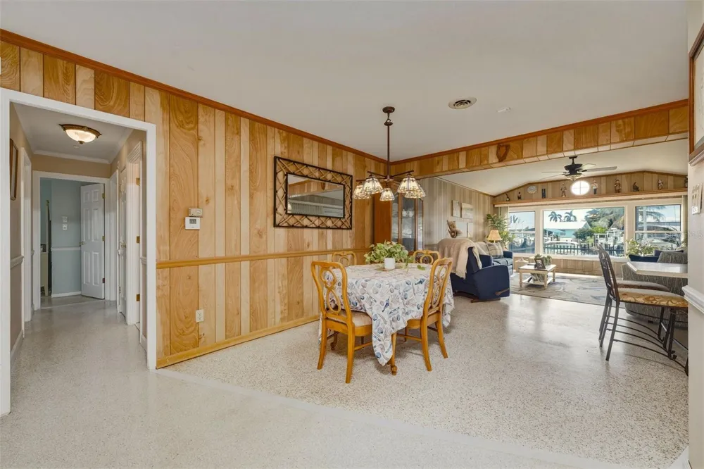 133 HOLLY AVENUE Sarasota, FL 34243