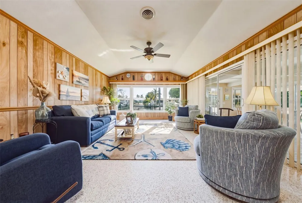 133 HOLLY AVENUE Sarasota, FL 34243