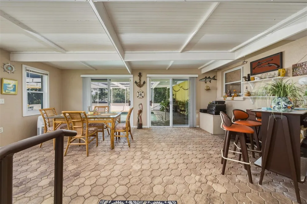 133 HOLLY AVENUE Sarasota, FL 34243