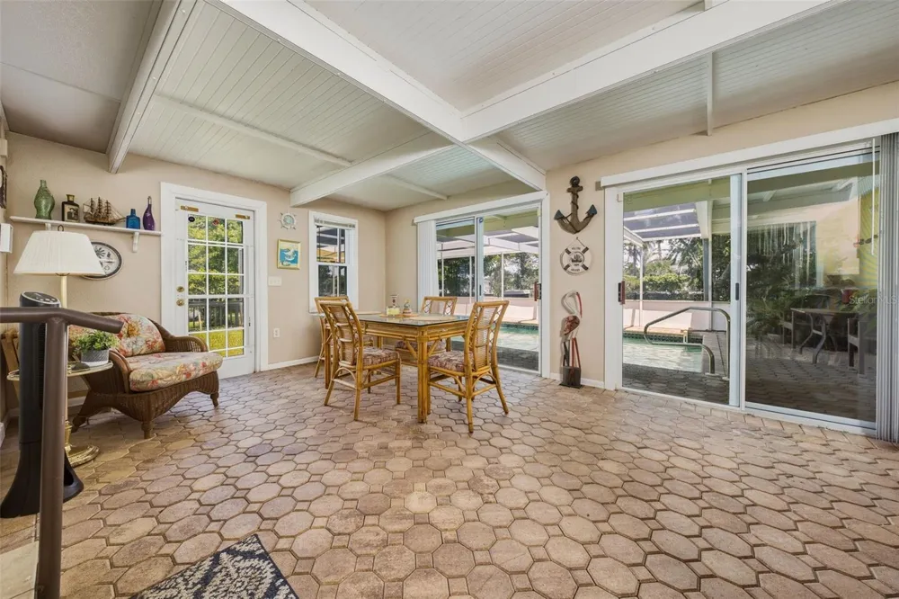 133 HOLLY AVENUE Sarasota, FL 34243
