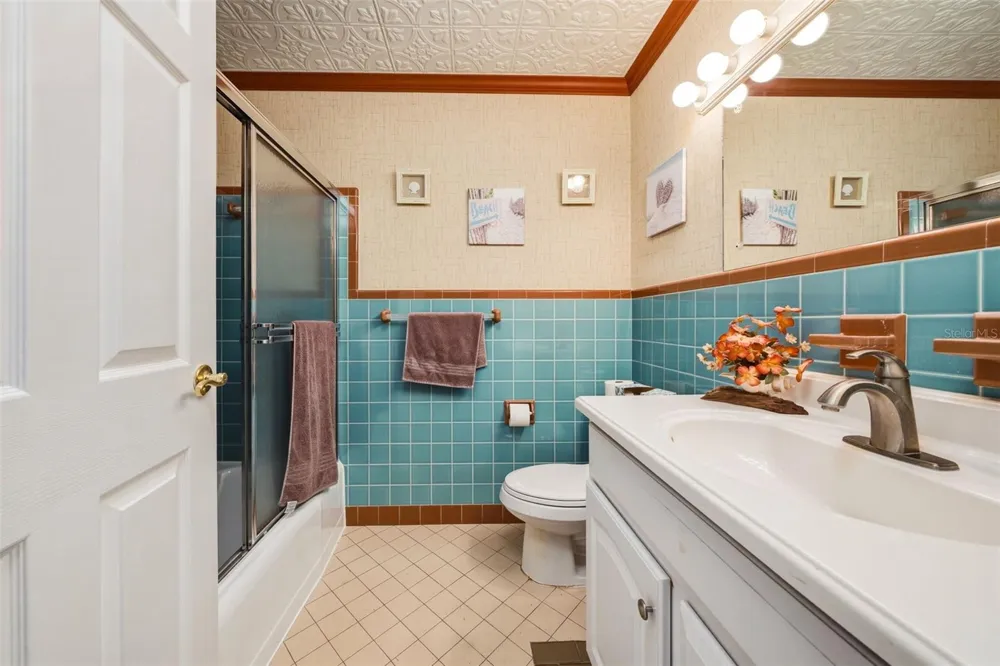 133 HOLLY AVENUE Sarasota, FL 34243