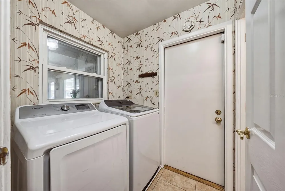 133 HOLLY AVENUE Sarasota, FL 34243