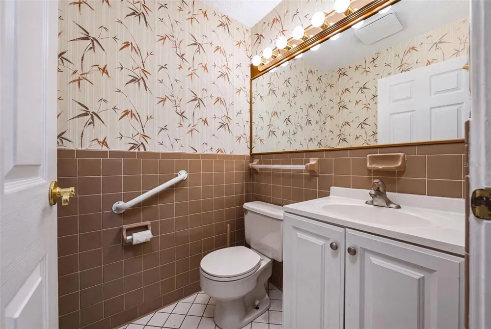 133 HOLLY AVENUE Sarasota, FL 34243